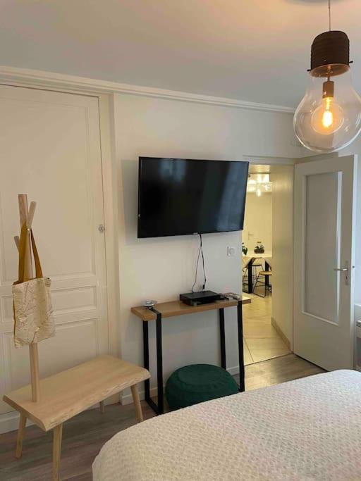 Le Cocon Balneo Apartment Sens Exterior photo